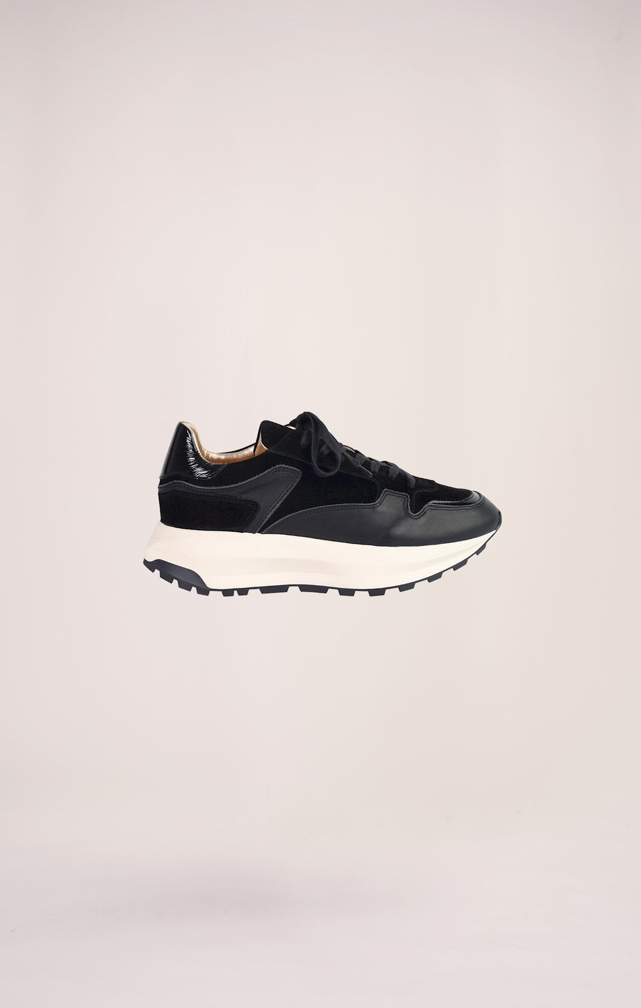 March 23 best sale sneakers