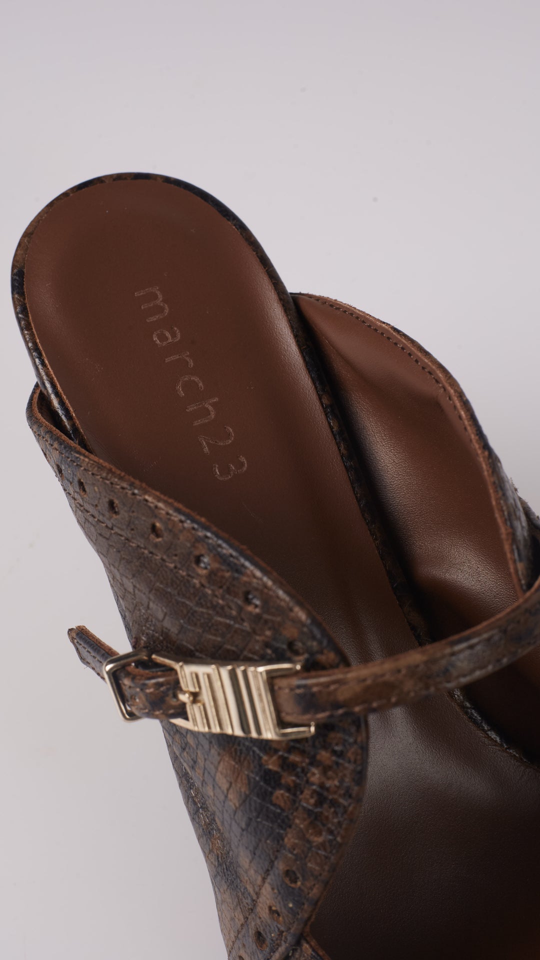 Raven Sandal