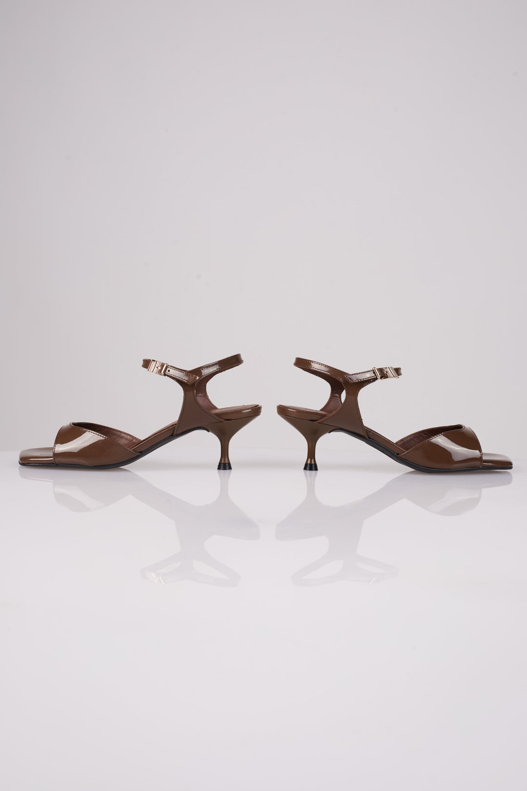Rebecc Sandal