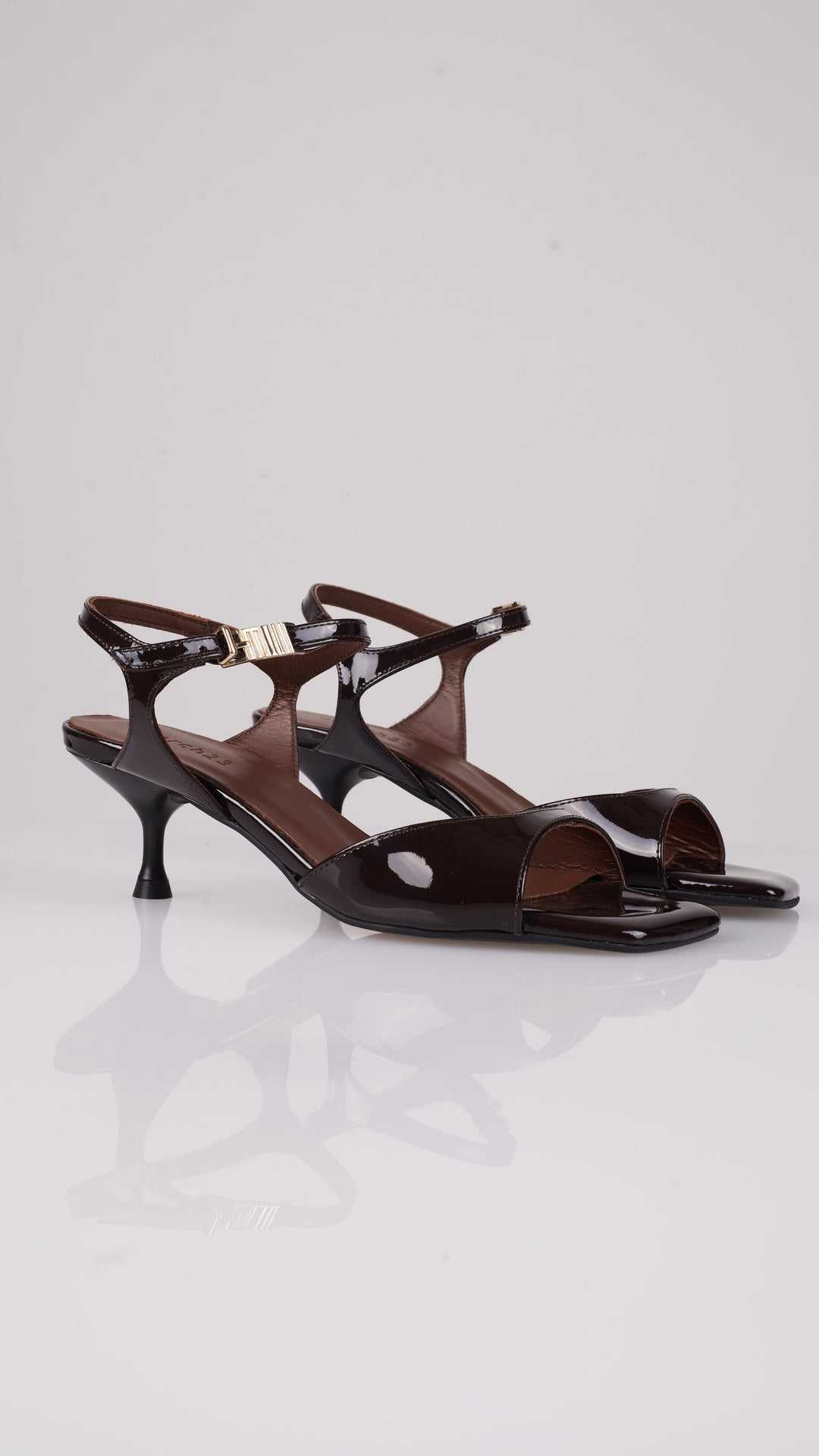 Rebecc Sandal