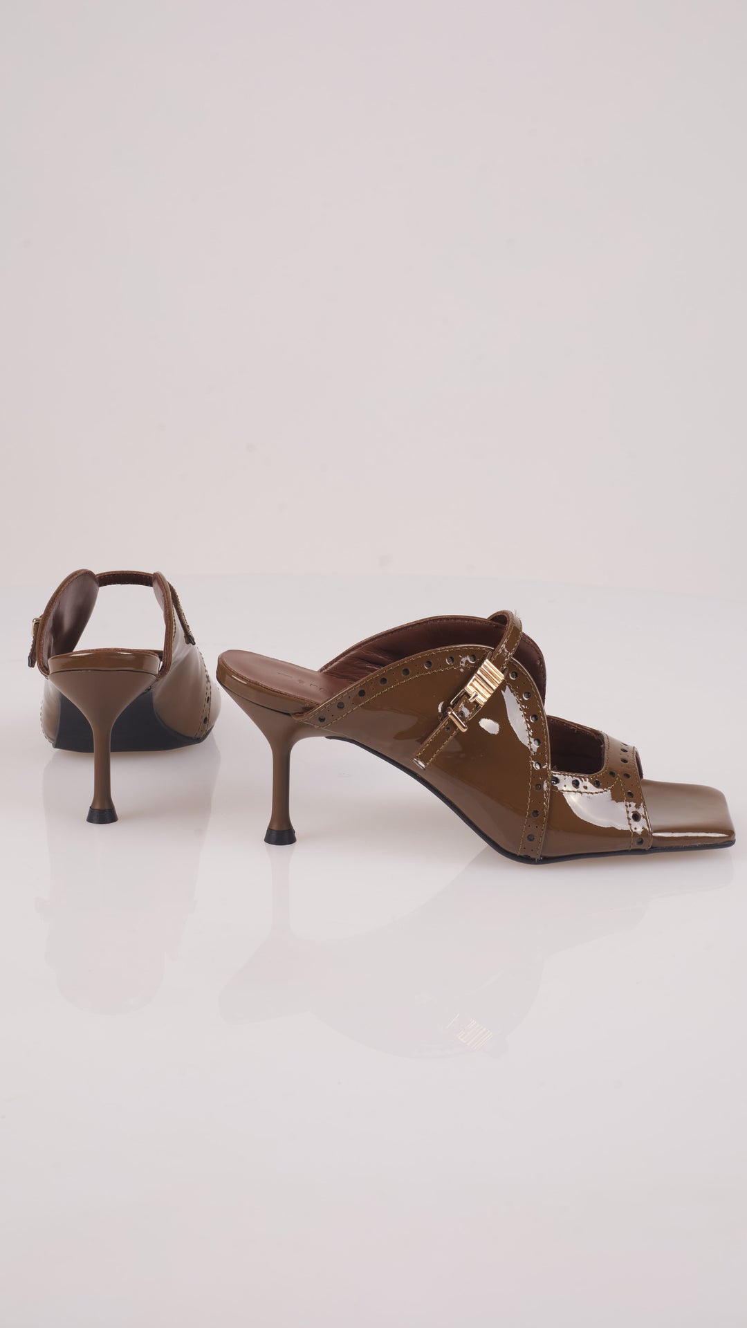 Raven Sandal