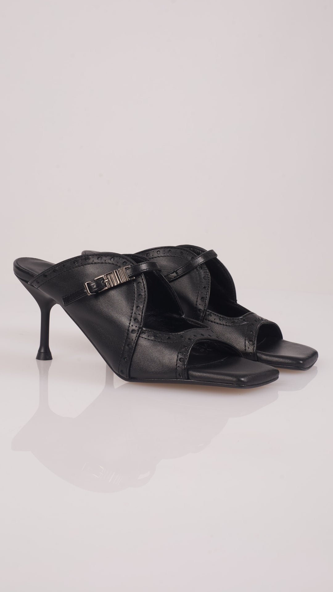 Raven Sandal