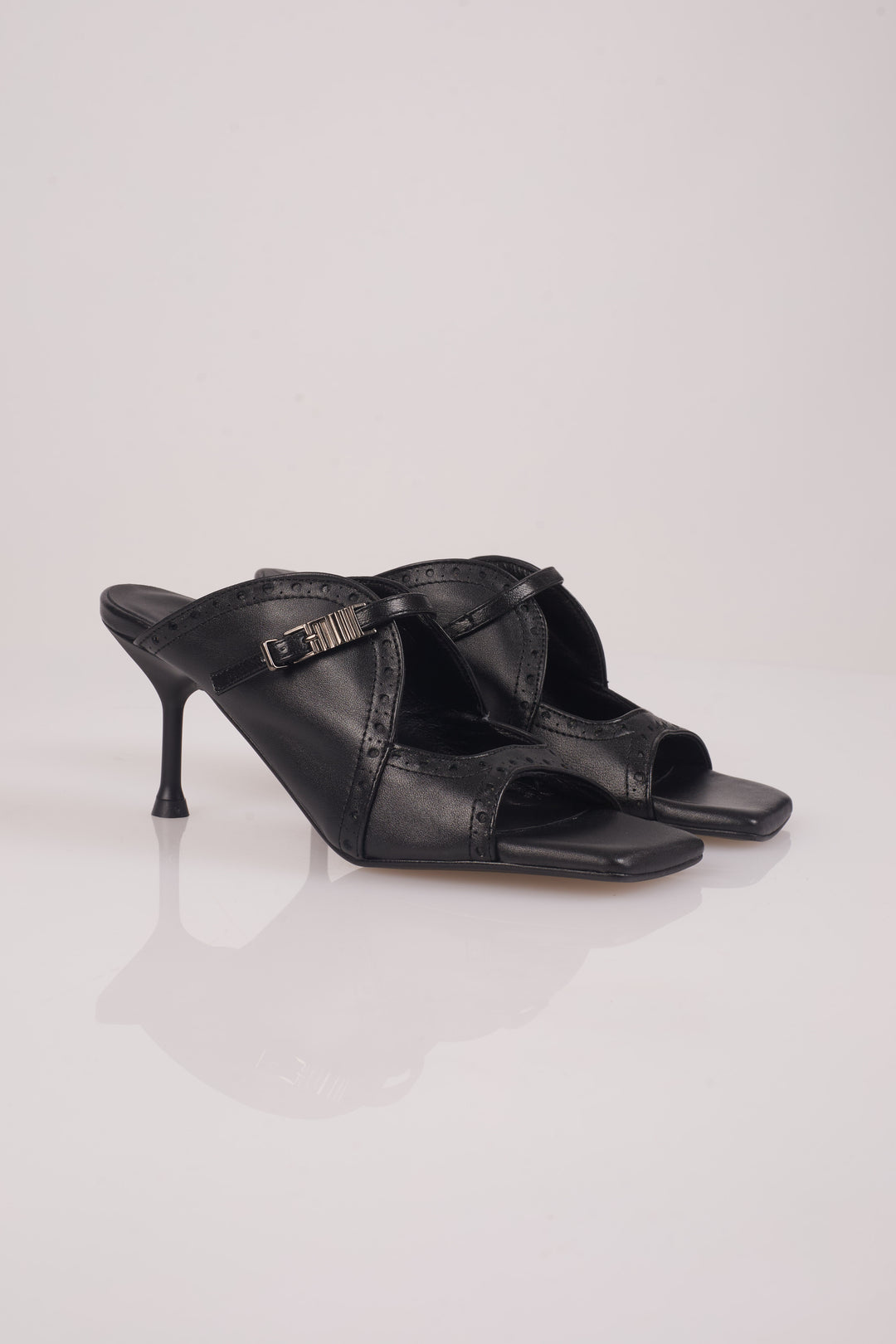 Raven Sandal