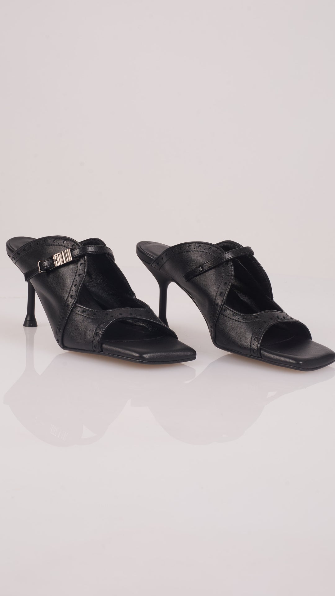 Raven Sandal