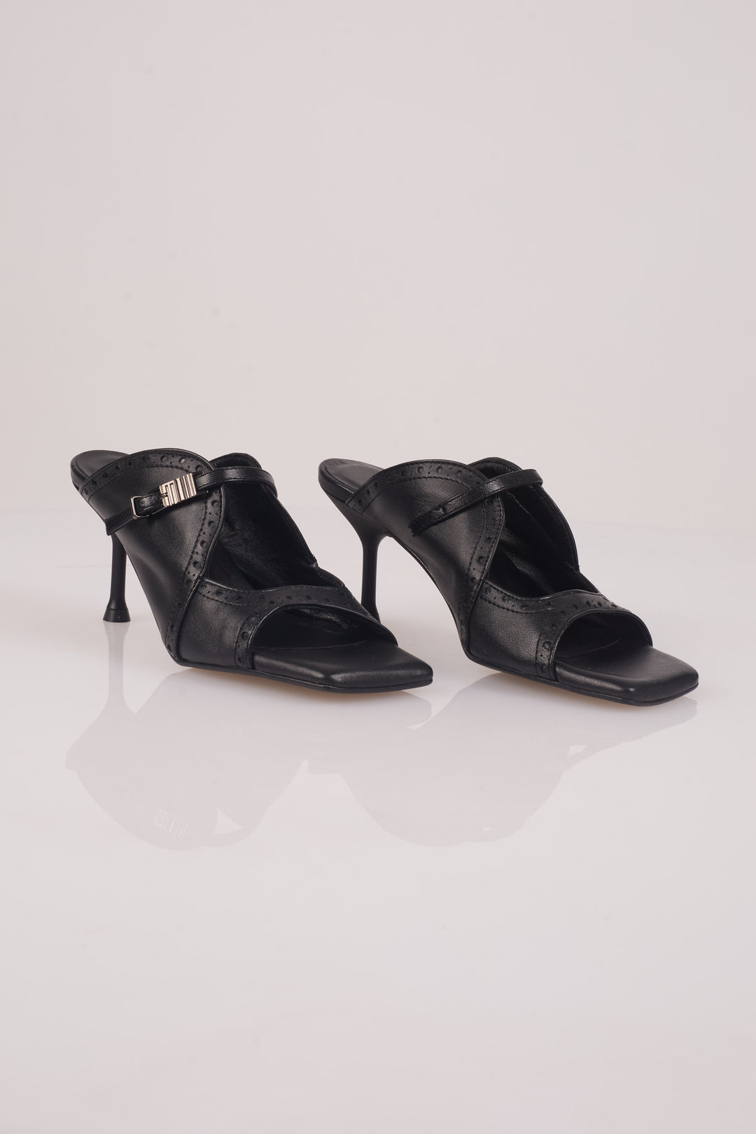 Raven Sandal