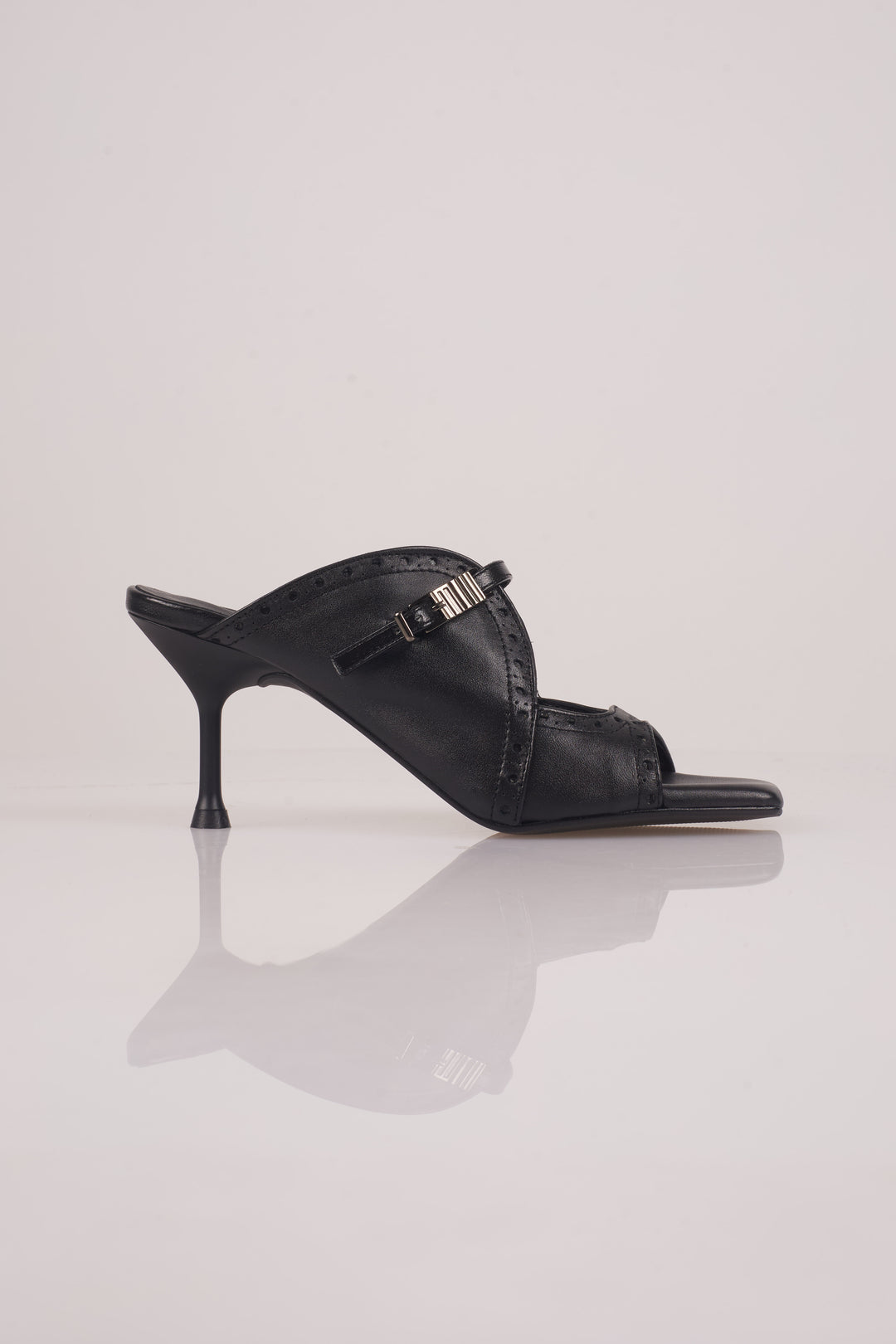 Raven Sandal