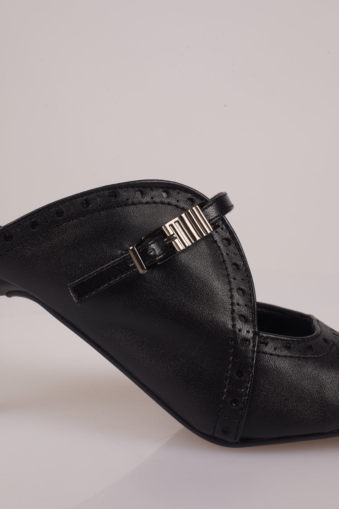 Raven Sandal