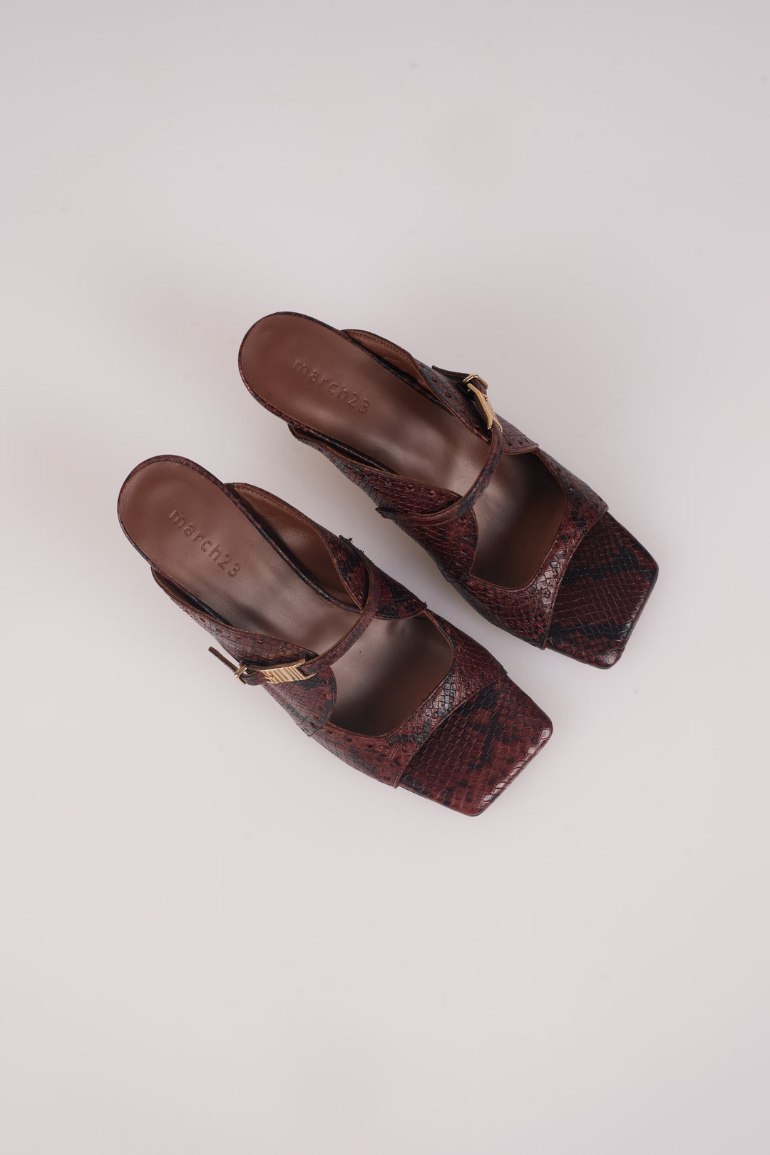 Raven Sandal