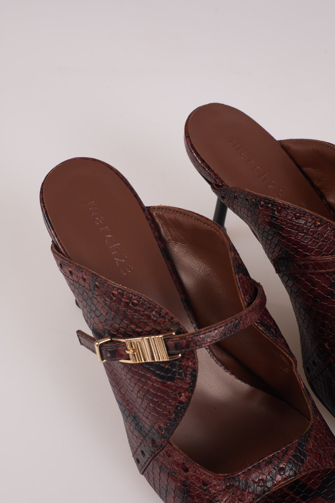 Raven Sandal